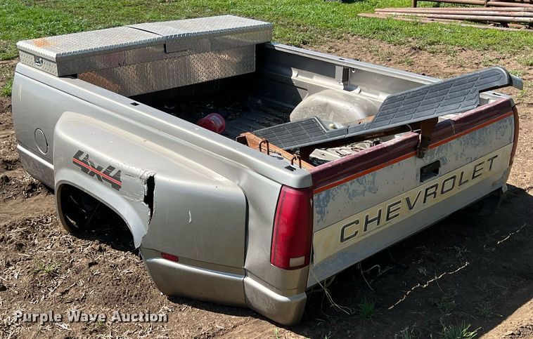 image for item MY9733 Chevrolet  pickup bed