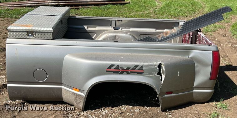 image for item MY9733 Chevrolet  pickup bed