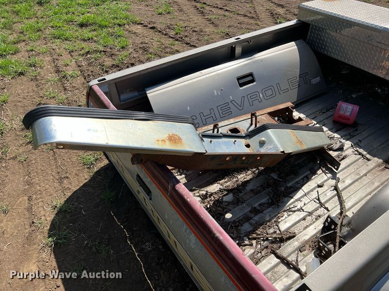image for item MY9733 Chevrolet  pickup bed