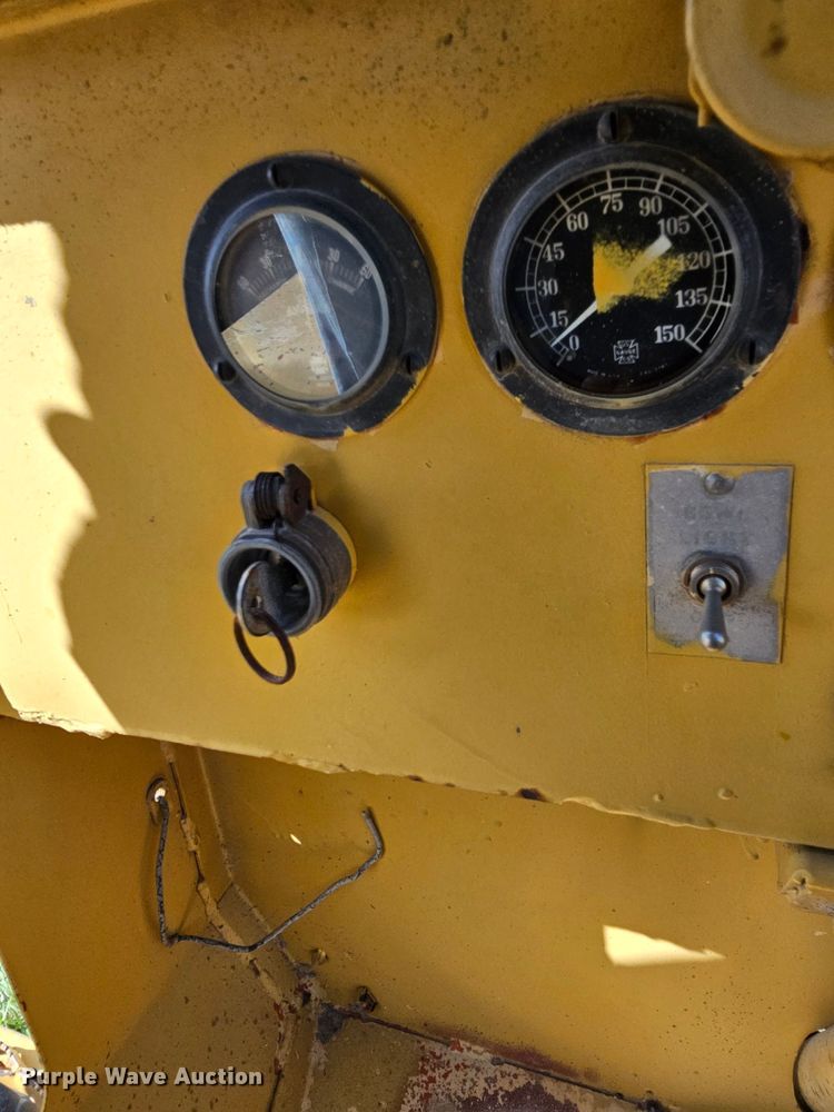 image for item DK1735 Allis Chalmers TS160  conventional scraper