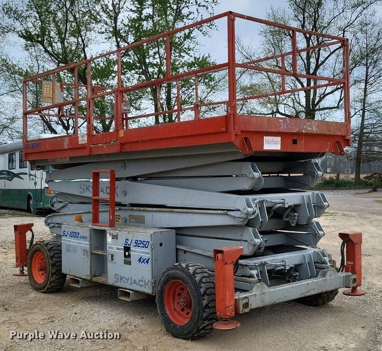 image for item DO3637 2000 Skyjack SJ9250  scissor lift