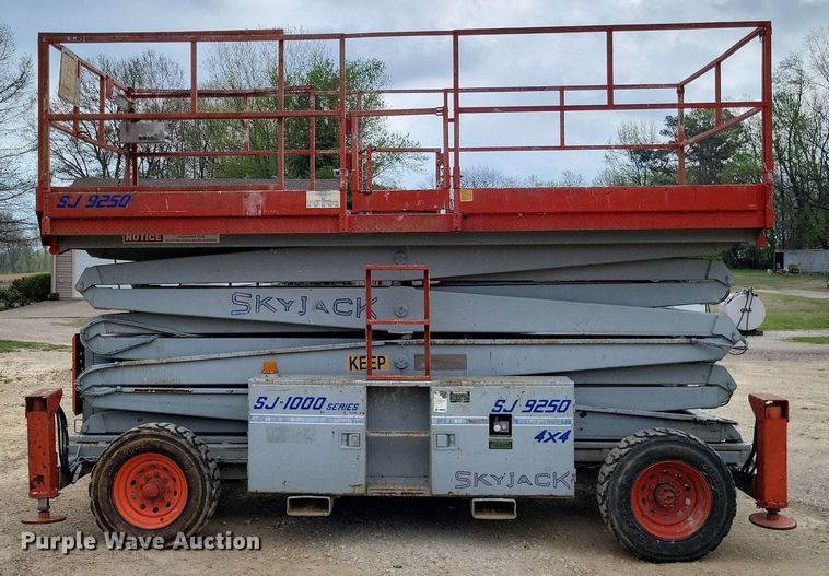 image for item DO3637 2000 Skyjack SJ9250  scissor lift