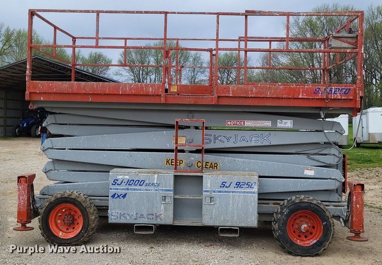 image for item DO3637 2000 Skyjack SJ9250  scissor lift