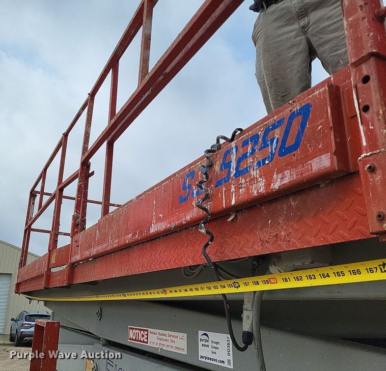 image for item DO3637 2000 Skyjack SJ9250  scissor lift