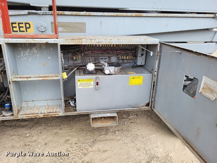 image for item DO3637 2000 Skyjack SJ9250  scissor lift