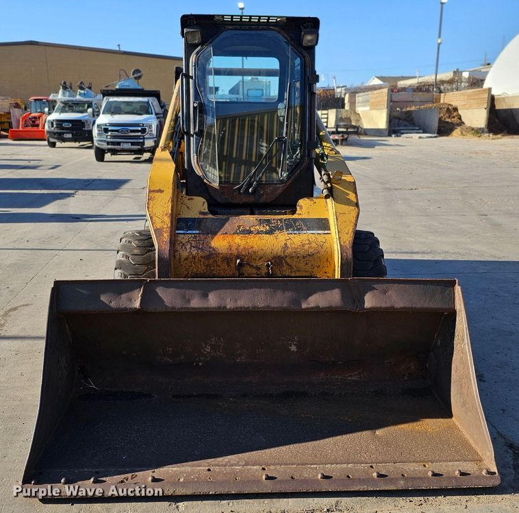 image for item DO4298 2005 Caterpillar 262B  skid steer loader