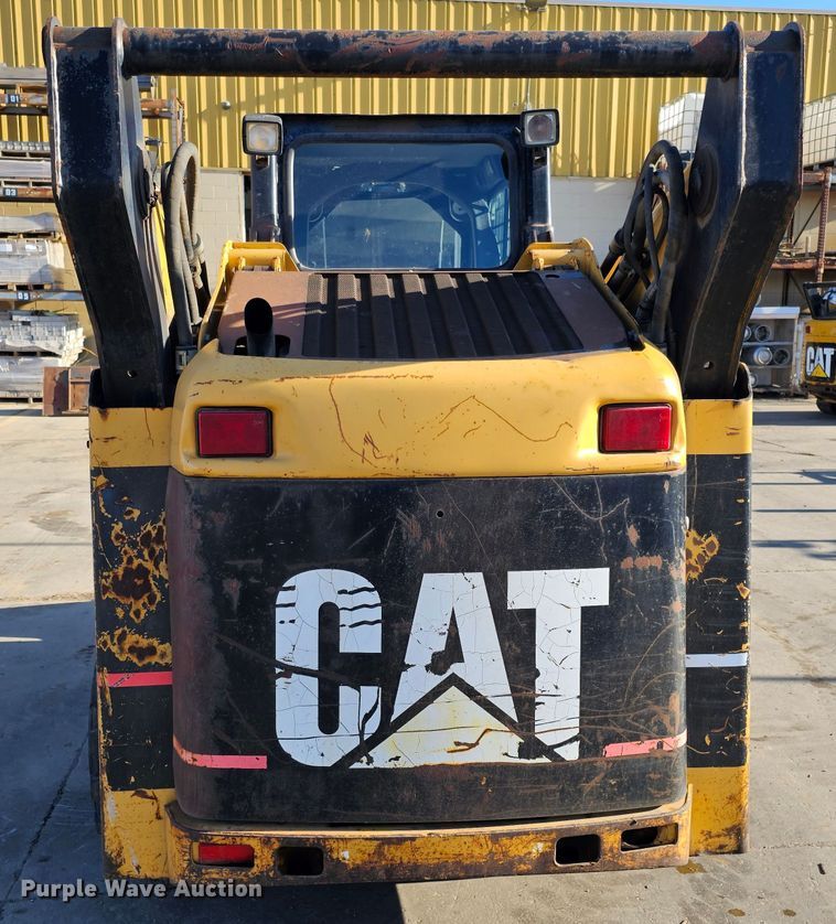 image for item DO4298 2005 Caterpillar 262B  skid steer loader
