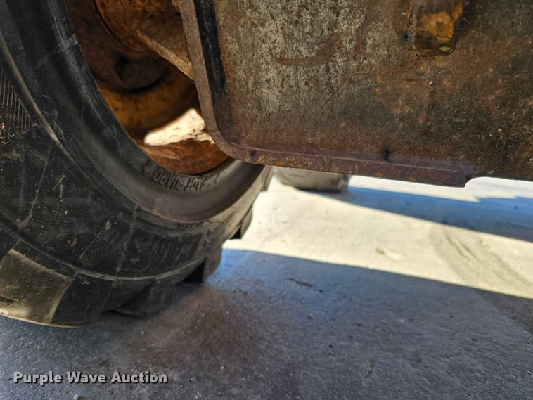 image for item DO4298 2005 Caterpillar 262B  skid steer loader