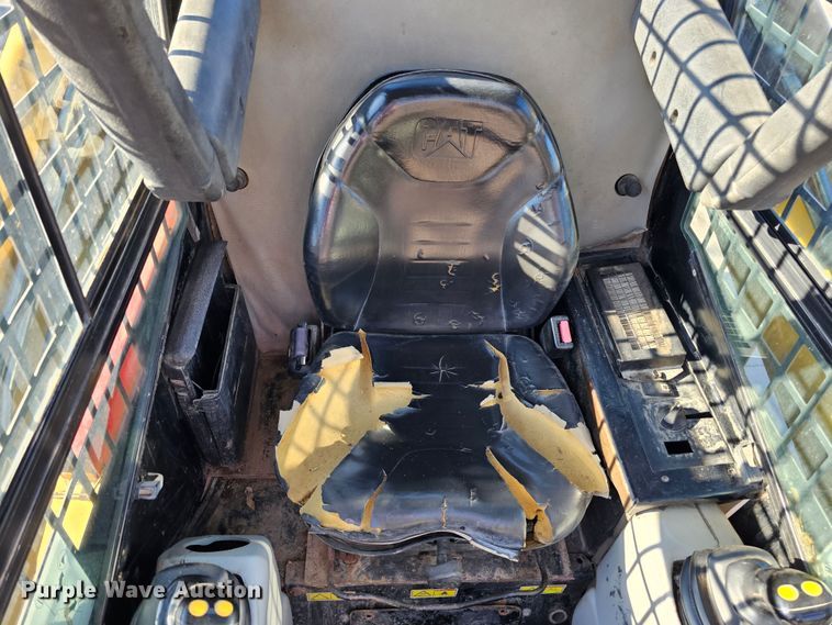 image for item DO4298 2005 Caterpillar 262B  skid steer loader