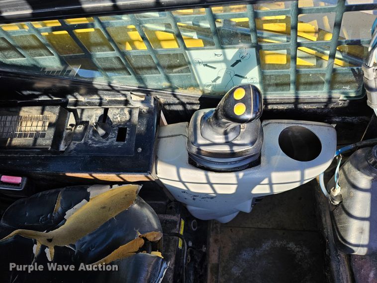 image for item DO4298 2005 Caterpillar 262B  skid steer loader