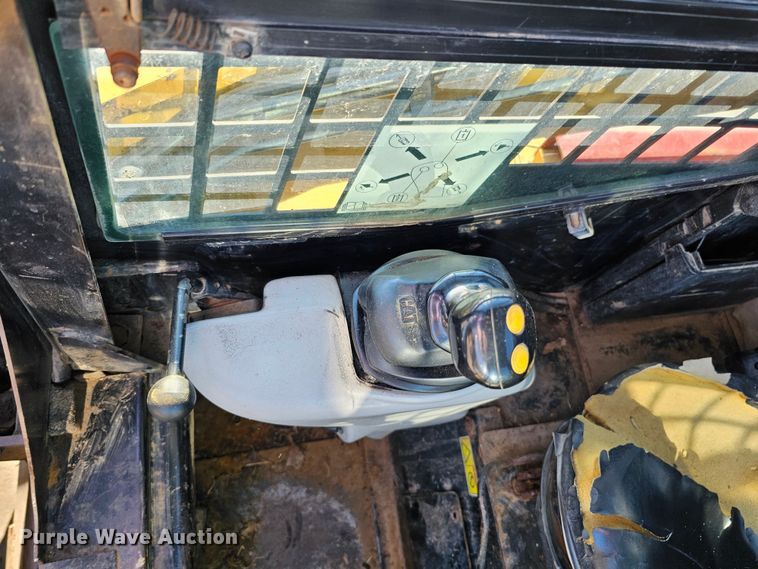 image for item DO4298 2005 Caterpillar 262B  skid steer loader