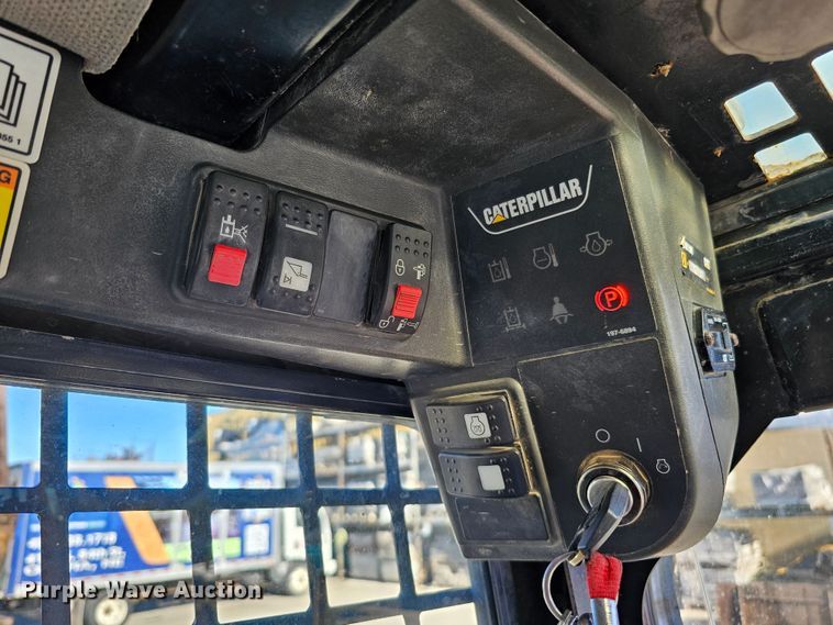 image for item DO4298 2005 Caterpillar 262B  skid steer loader