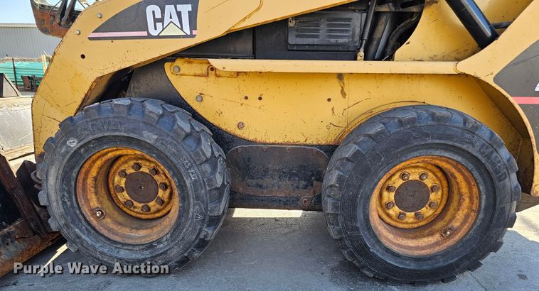 image for item DO4298 2005 Caterpillar 262B  skid steer loader