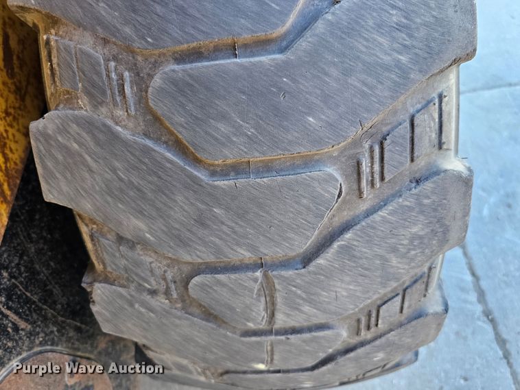 image for item DO4298 2005 Caterpillar 262B  skid steer loader