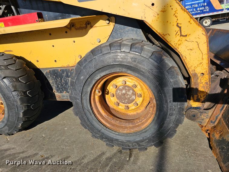 image for item DO4298 2005 Caterpillar 262B  skid steer loader