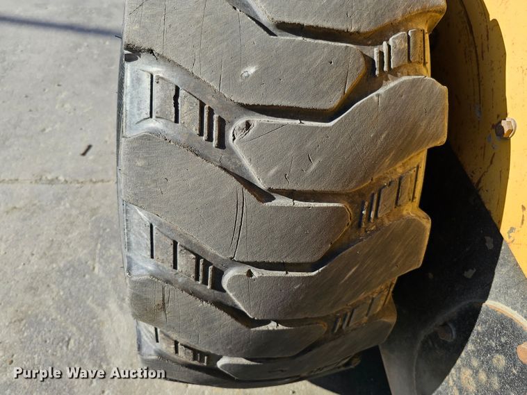 image for item DO4298 2005 Caterpillar 262B  skid steer loader