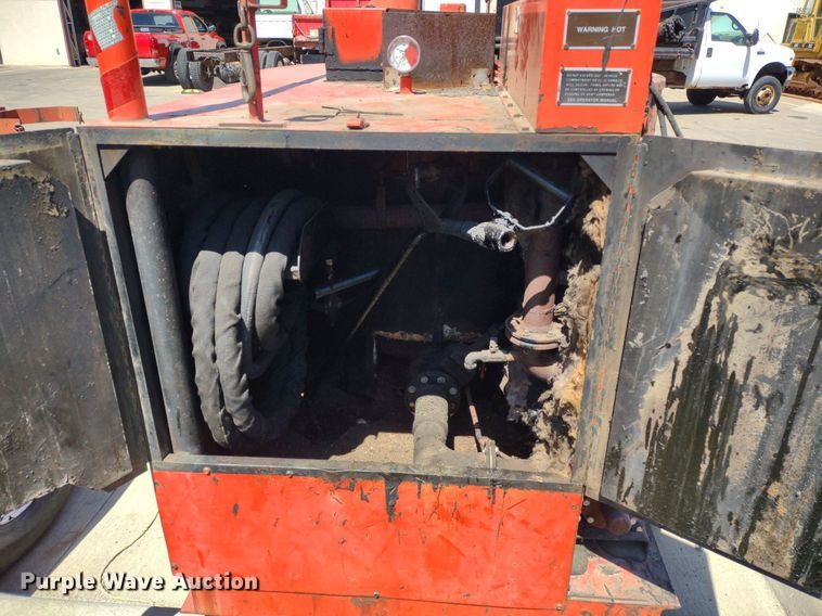 image for item DQ1651 1995 Crafco EZ Pour 200D  melter applicator