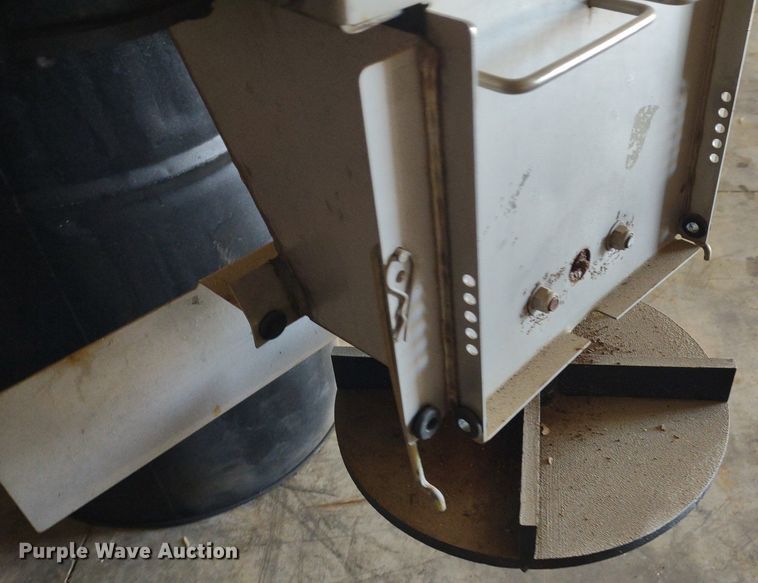 image for item DQ1655 Henderson FSP2x8xELECTRIC  spreader