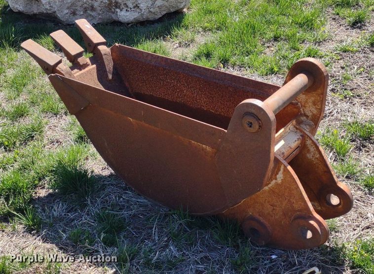 image for item DQ1657 (3) backhoe buckets