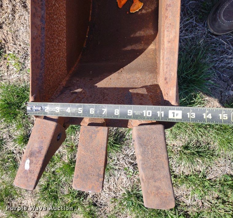 image for item DQ1657 (3) backhoe buckets