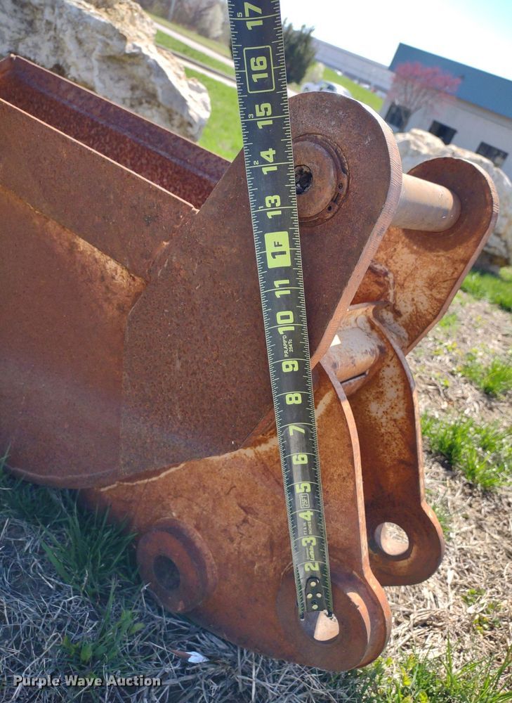 image for item DQ1657 (3) backhoe buckets