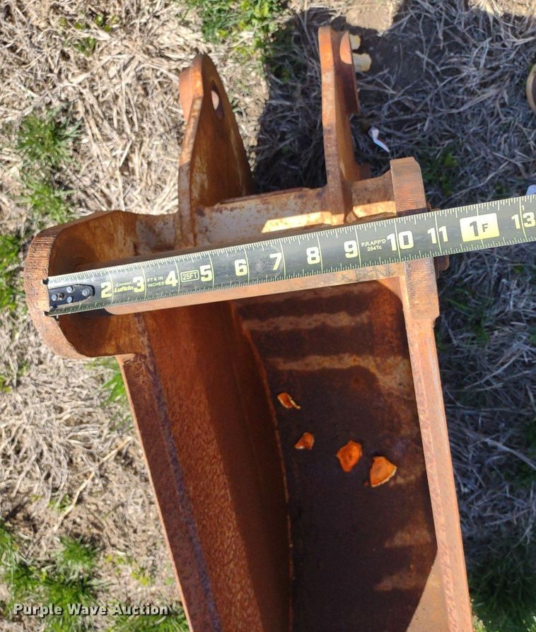 image for item DQ1657 (3) backhoe buckets