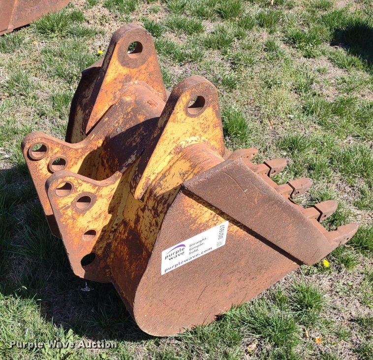 image for item DQ1657 (3) backhoe buckets