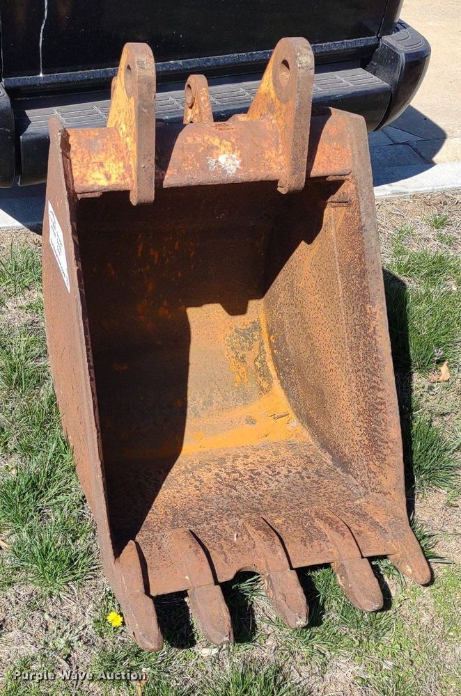 image for item DQ1657 (3) backhoe buckets