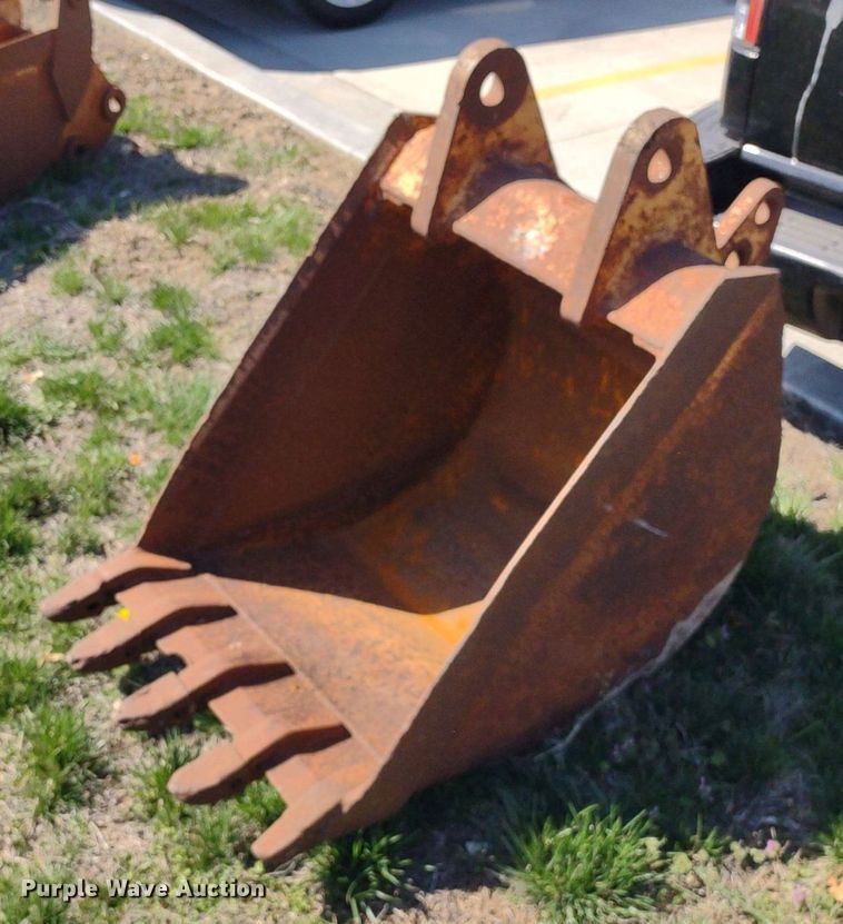 image for item DQ1657 (3) backhoe buckets