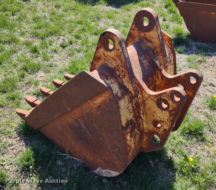 image for item DQ1657 (3) backhoe buckets