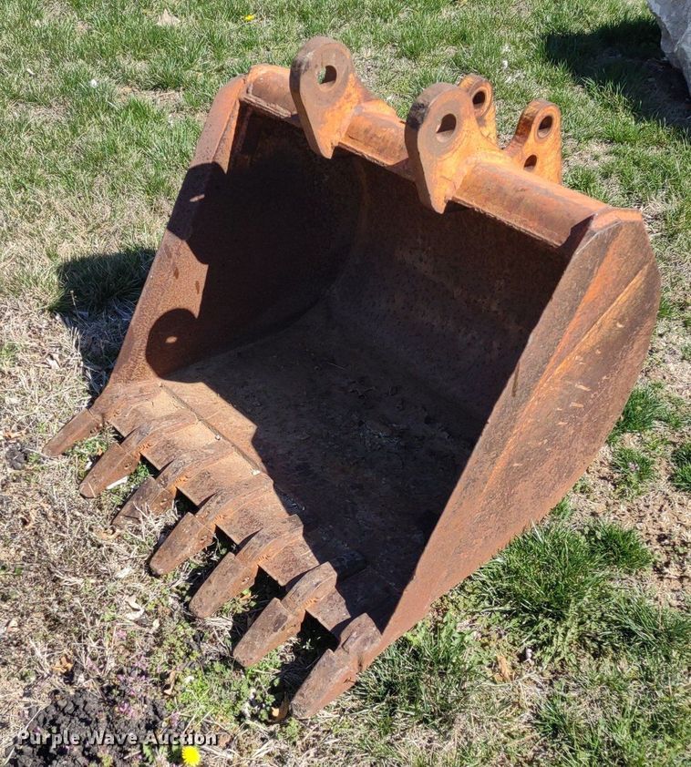 image for item DQ1657 (3) backhoe buckets