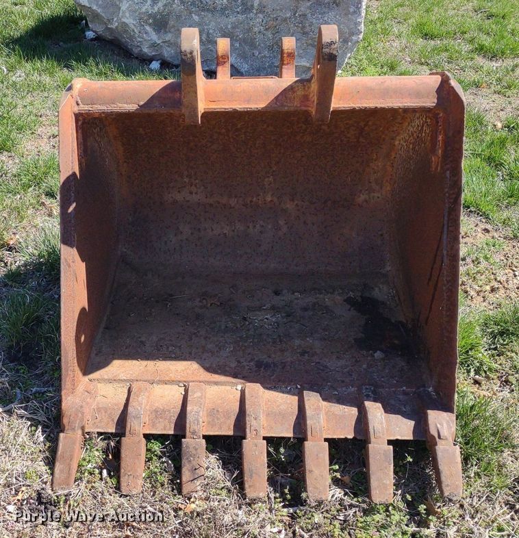 image for item DQ1657 (3) backhoe buckets