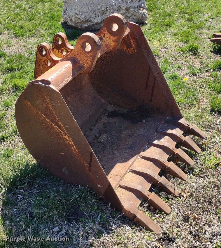 image for item DQ1657 (3) backhoe buckets