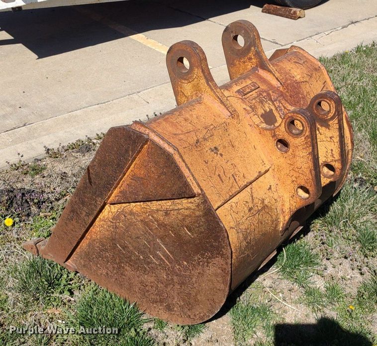 image for item DQ1657 (3) backhoe buckets