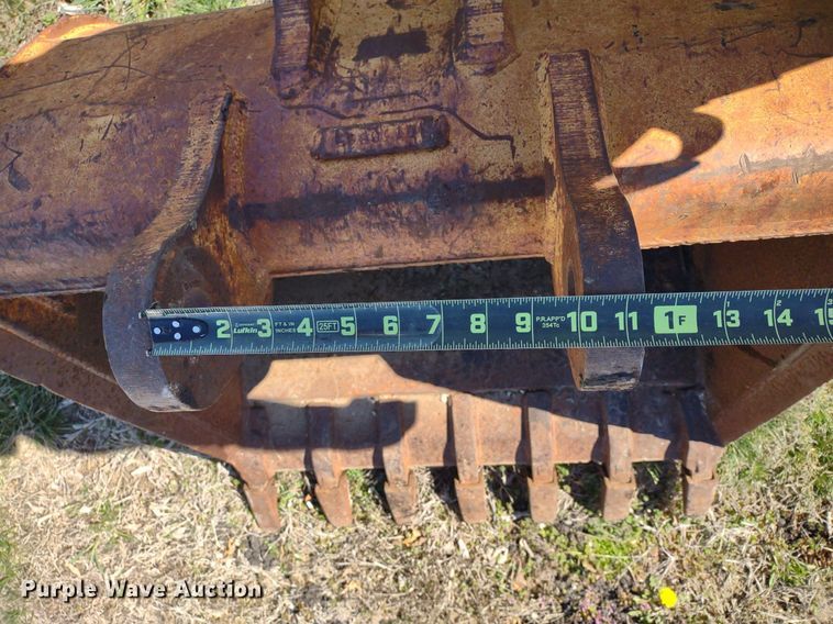 image for item DQ1657 (3) backhoe buckets