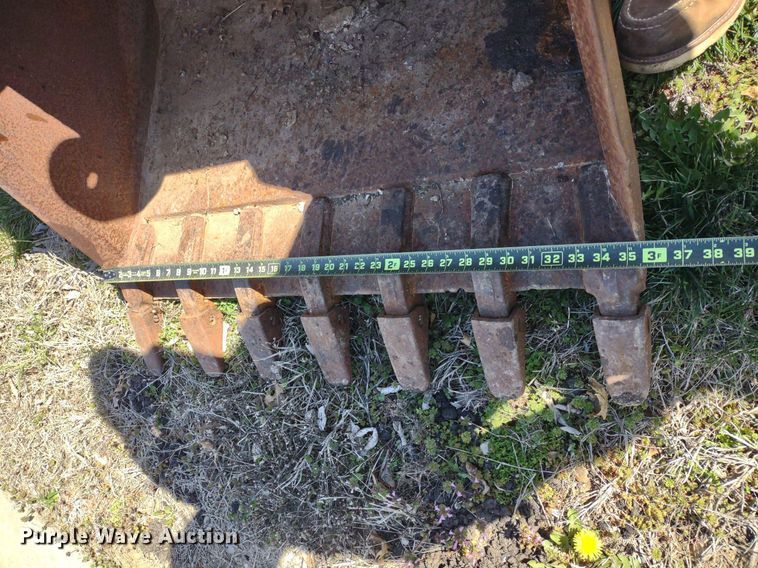 image for item DQ1657 (3) backhoe buckets