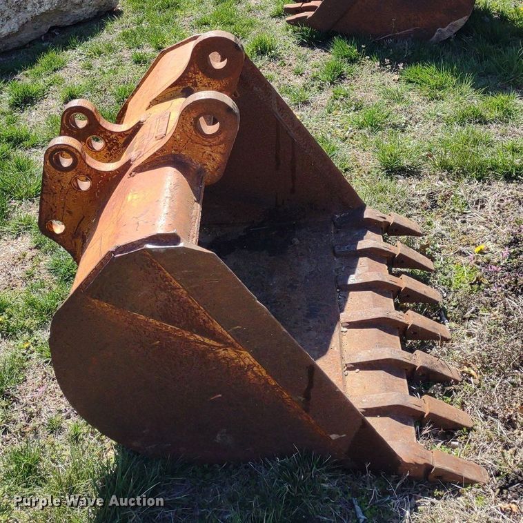 image for item DQ1657 (3) backhoe buckets