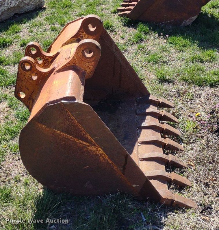 image for item DQ1657 (3) backhoe buckets