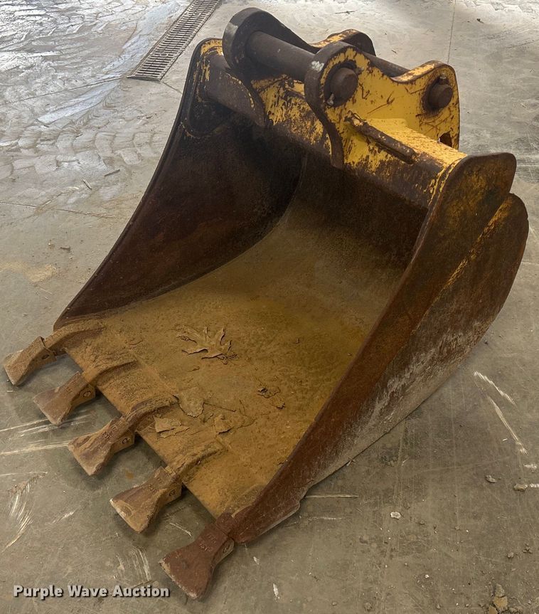 image for item DR4547 30" W excavator bucket