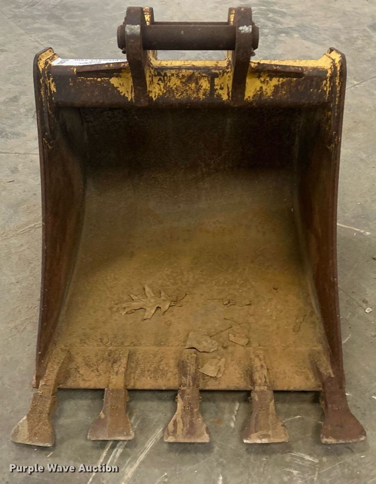 image for item DR4547 30" W excavator bucket