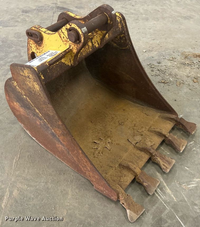 image for item DR4547 30" W excavator bucket