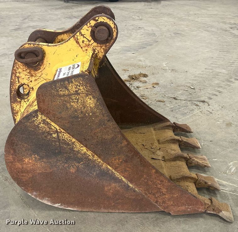 image for item DR4547 30" W excavator bucket