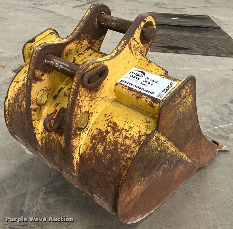 image for item DR4547 30" W excavator bucket