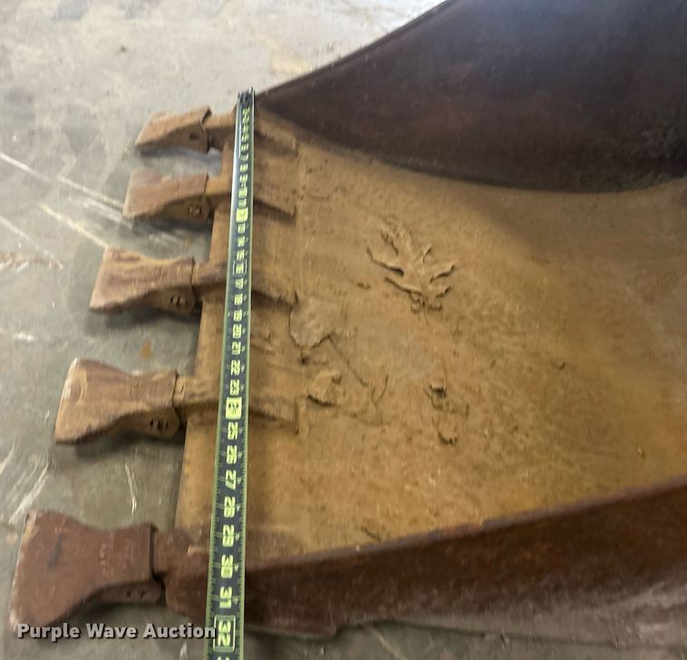 image for item DR4547 30" W excavator bucket