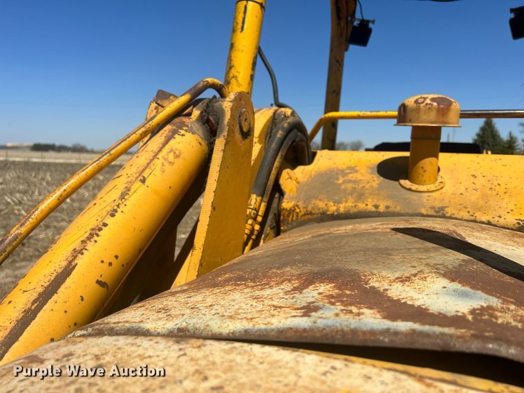 image for item DR4564 1979 John Deere 450C  track loader