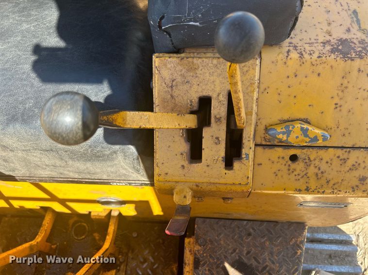 image for item DR4564 1979 John Deere 450C  track loader