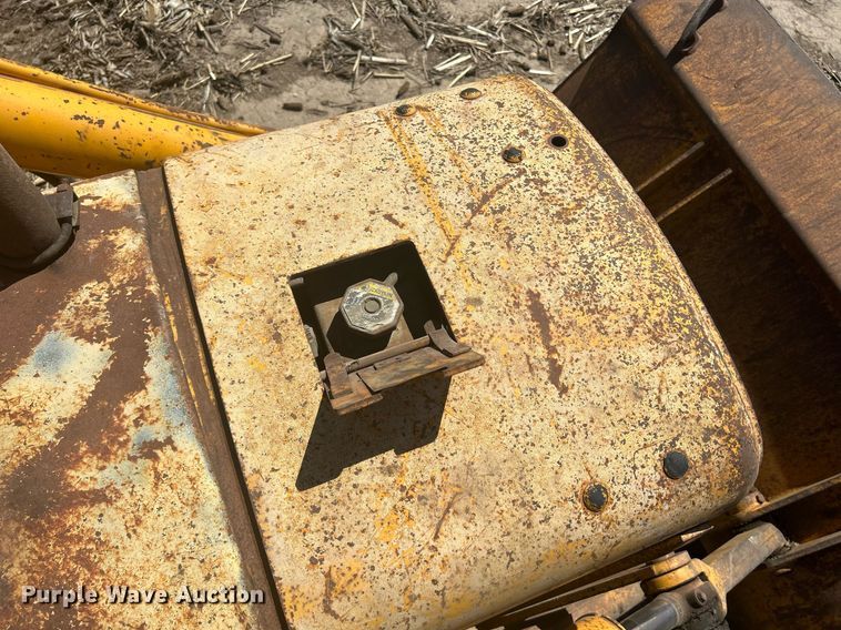 image for item DR4564 1979 John Deere 450C  track loader