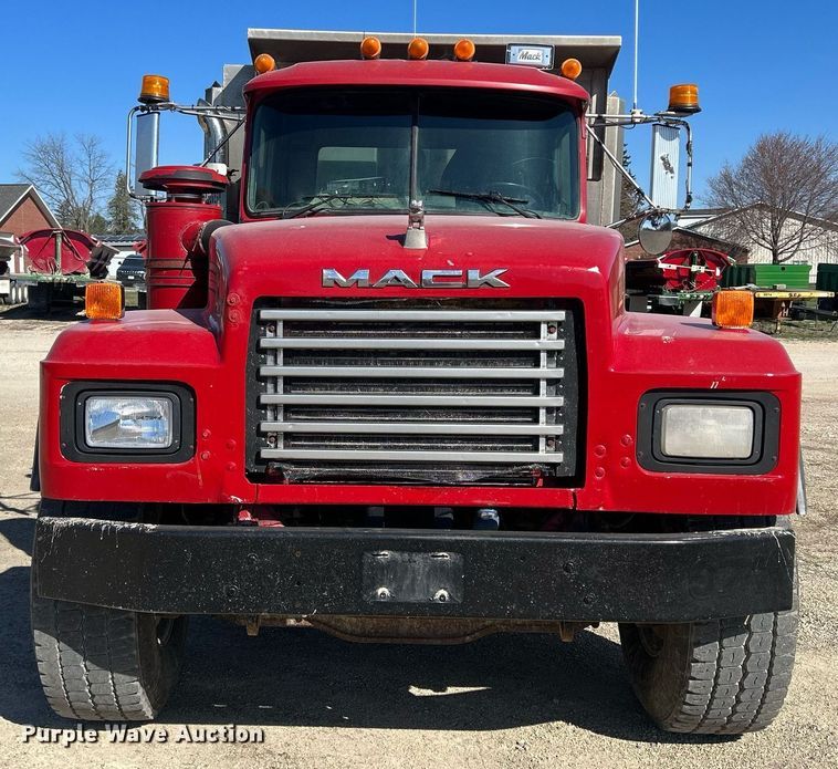 image for item DR4566 1997 Mack RD688S  dump truck