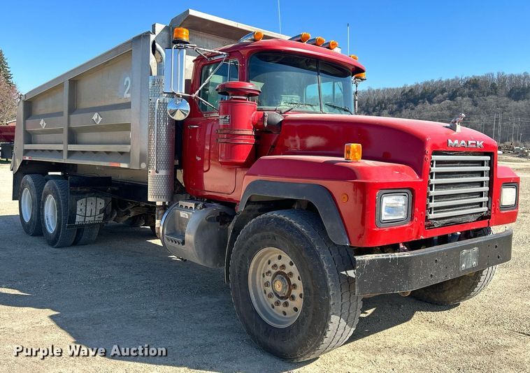 image for item DR4566 1997 Mack RD688S  dump truck