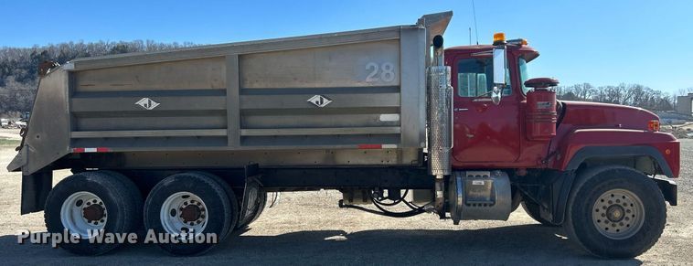image for item DR4566 1997 Mack RD688S  dump truck